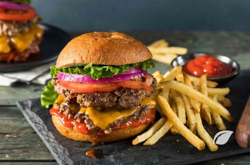Hamburger Kaç Kalori ve Hamburgerin Faydaları