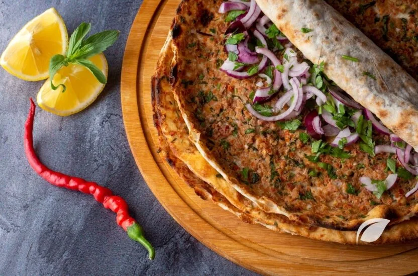 Lahmacun Kaç Kalori ve Lahmacunun Faydaları