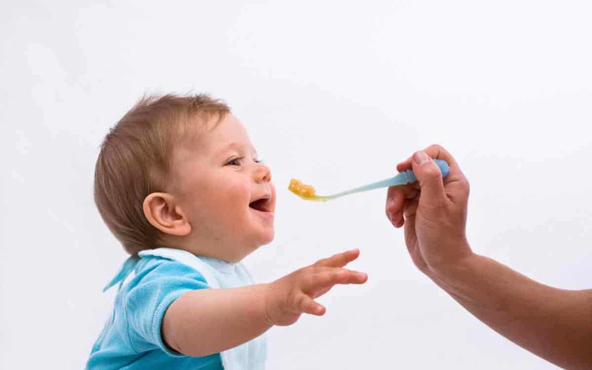 Bebeklerde Ek Gıdaya Geçiş